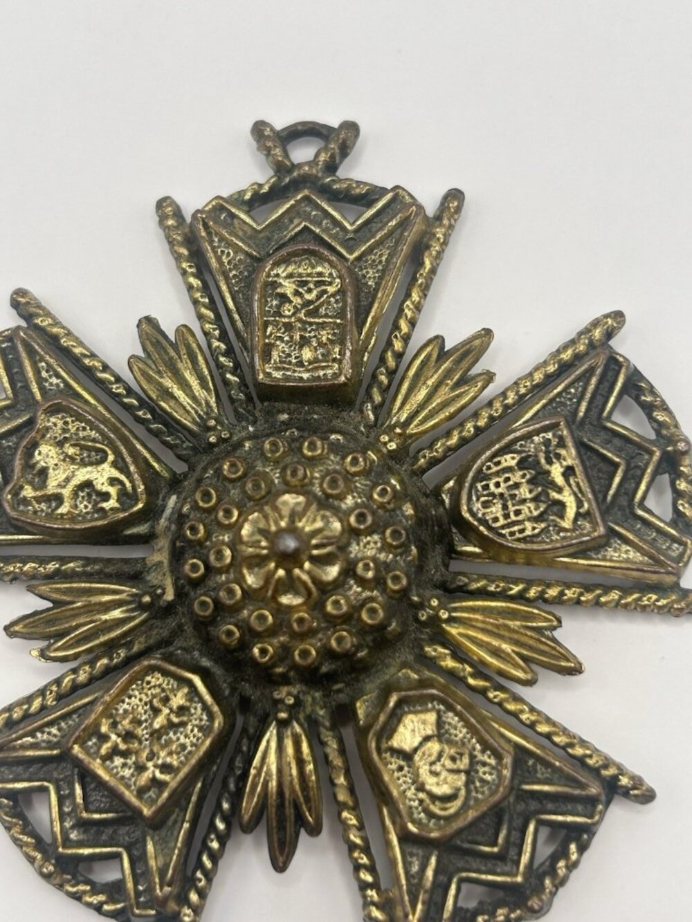 Vintage Heraldic Lion Maltese Cross Pendant 1960s 1970s Jewelry Religious Gift - Picture 3 of 11